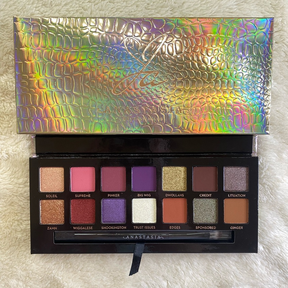 Jackie Aina eyeshadow palette